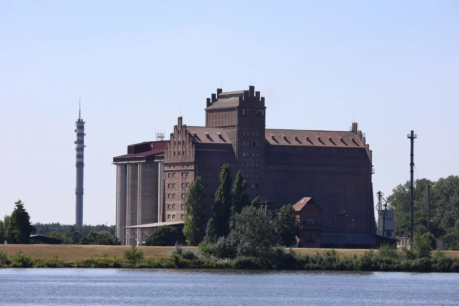 Cold Climate Grain Storage: Insulation and Heating Strategies - 2
