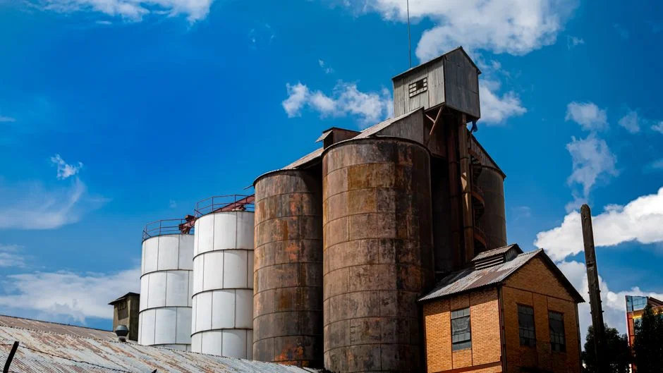 Grain Silo Revenue Protection: Hedging Basis Risk in Storage and Merchandising