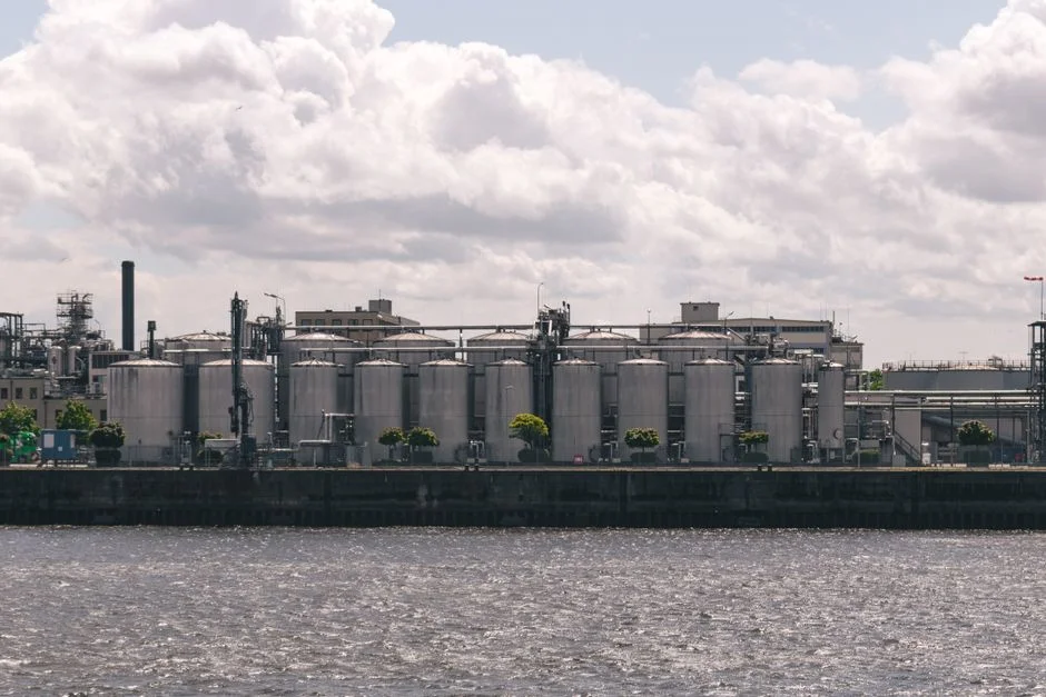 Frac Sand Storage Silos for Oil and Gas Well Operations