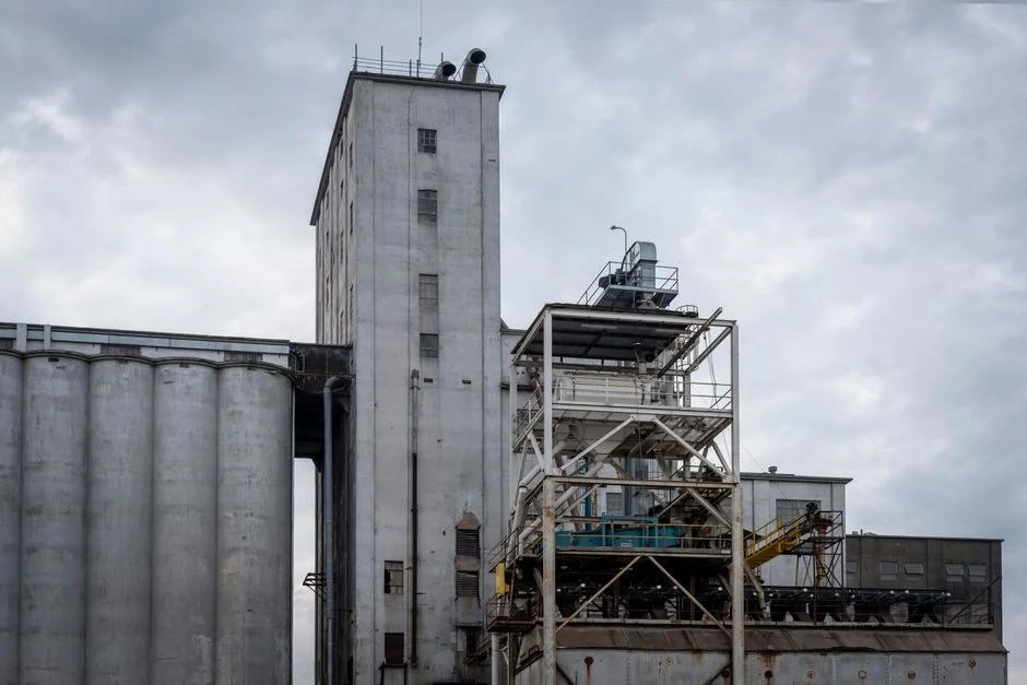 Steel vs. Concrete Grain Silos: A Decision Framework Based on Climate, Crop Type, and Budget