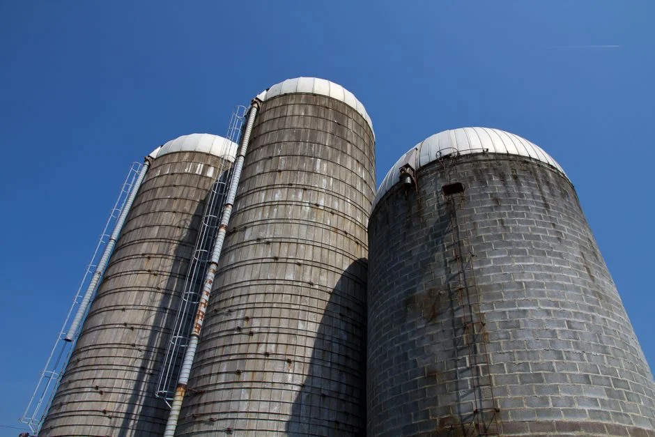 Steel vs. Concrete Grain Silos: A Decision Framework Based on Climate, Crop Type, and Budget