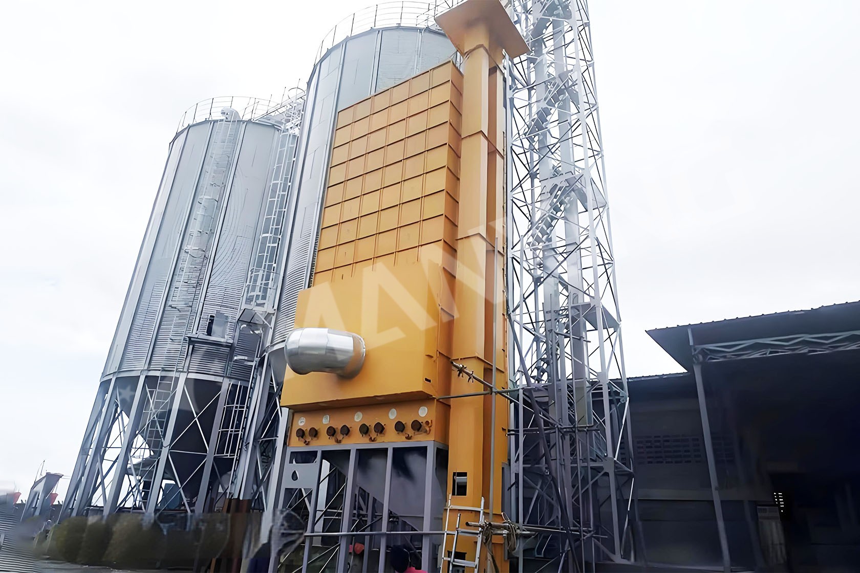 Torre secadora de granos tipo lote