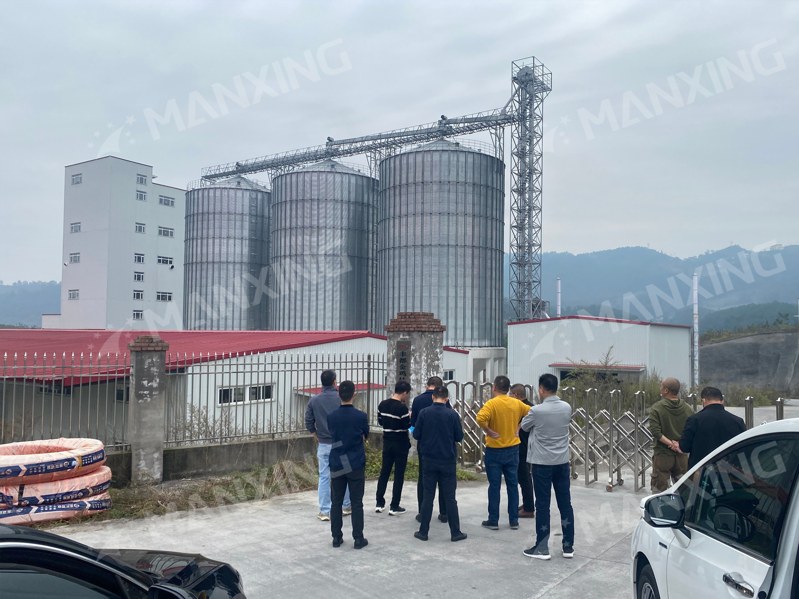 Mejores pr&aacute;cticas para cargar un silo de acero