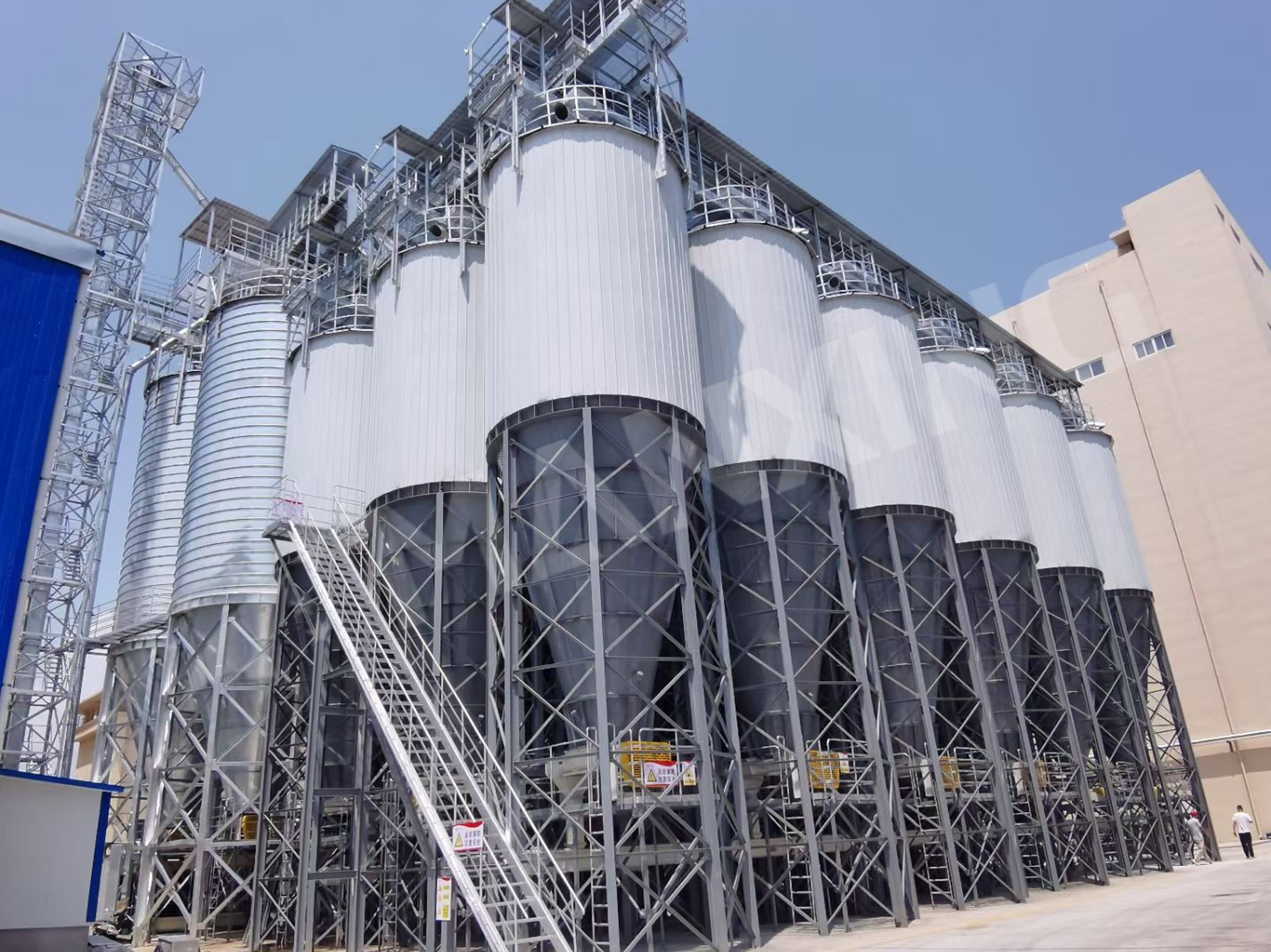Se&ntilde;ales de advertencia de falla del silo de acero