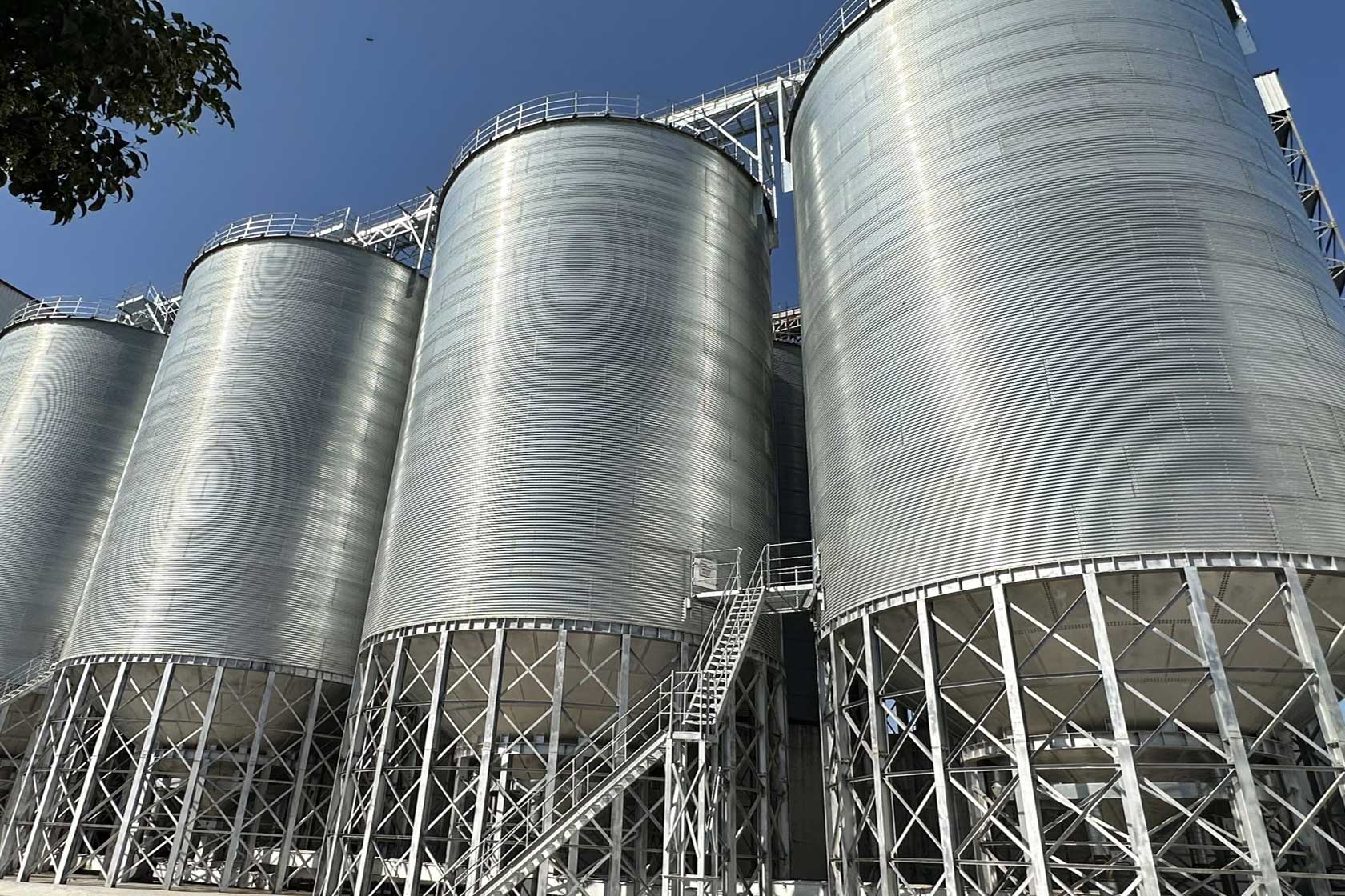 Silo agr&iacute;cola de acero corrugado