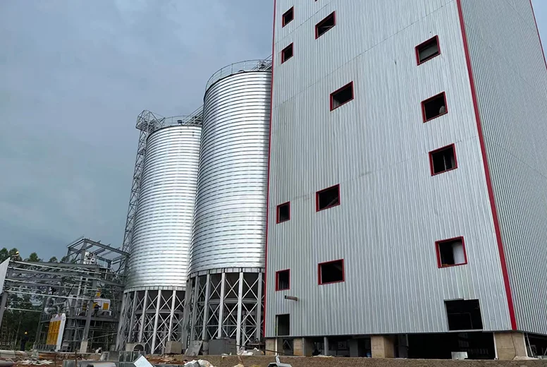 Hopper bottom silo with strong bolts